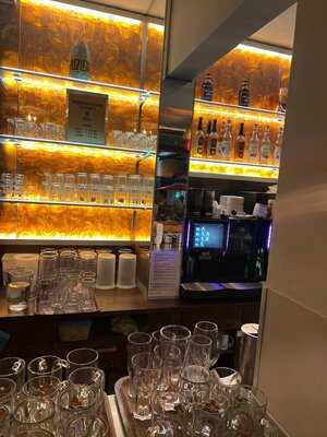 Ayers Rock Bar & Restaurant