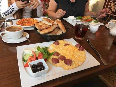 Brothers Cafe & Bäckerei