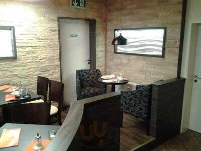 Leo's Schlemmer Café