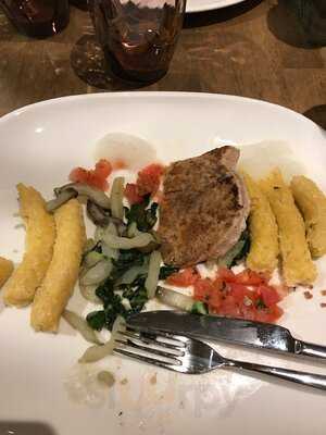 Rudas Restaurant & Bar