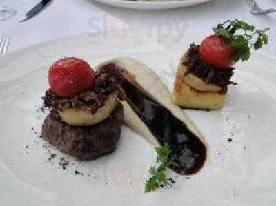 Maintower Restaurant And Lounge