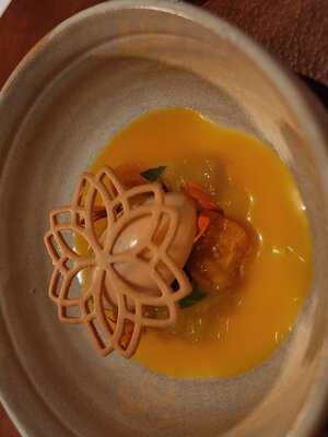 Maintower Restaurant And Lounge