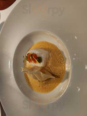 Maintower Restaurant And Lounge