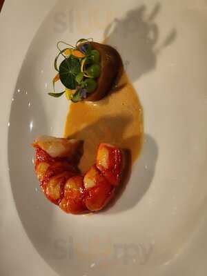 Maintower Restaurant And Lounge