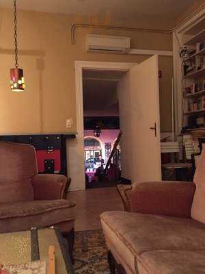 Tonfink Kulturcafe And Bar