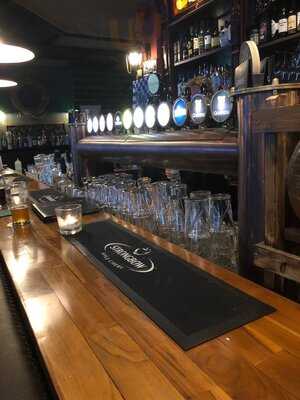 Dhillons Irish Bar & Grill