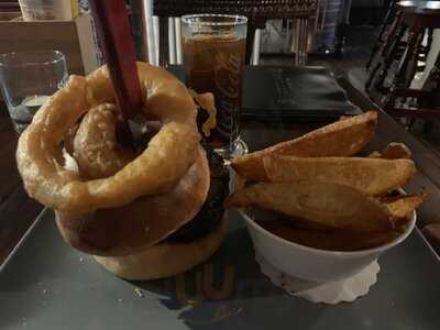 Dhillons Irish Bar & Grill