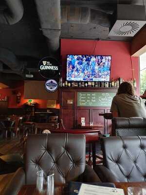 Dhillons Irish Bar & Grill