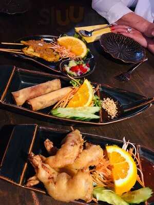 Lek's Thai Restaurant & Lounge