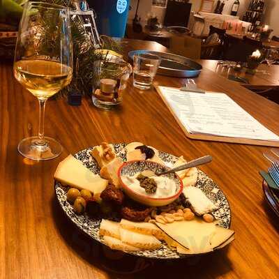 Fleckenstein's Restaurant. Wine. Bar.