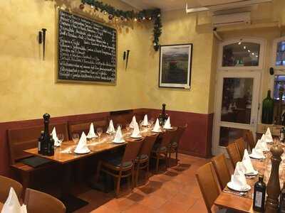 Trattoria La Castagnas - Italienisches Restaurant In Düsseldorf