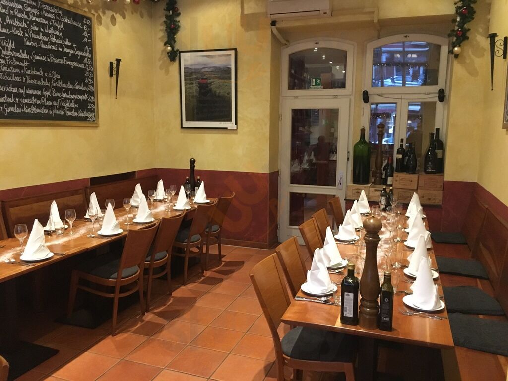 Trattoria La Castagnas - Italienisches Restaurant In Düsseldorf