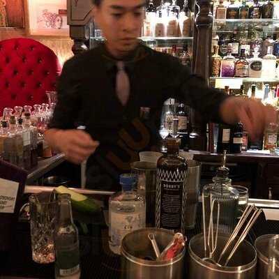 Gin House Im Hotel Suitess