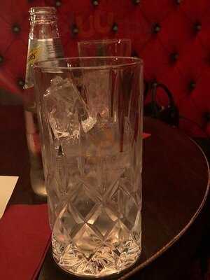 Gin House Im Hotel Suitess