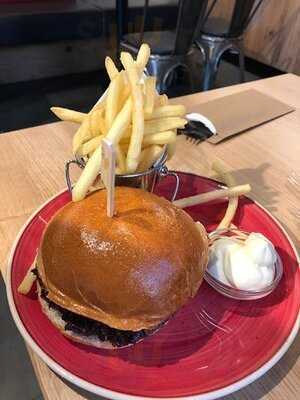 Zweihandvoll Food Company