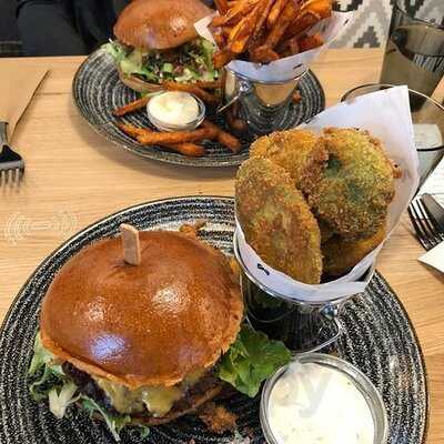 Zweihandvoll Food Company