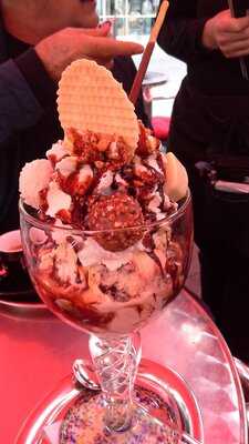 Eis Cafe Gelatissimo