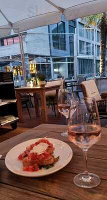 Riva Restaurant & Bar