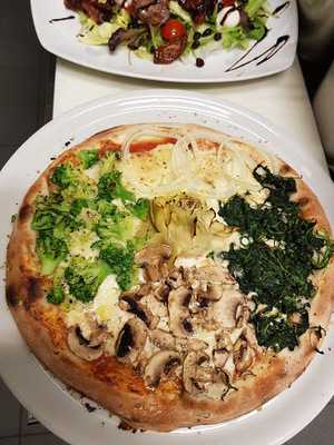 Luna Dinner & Lounge