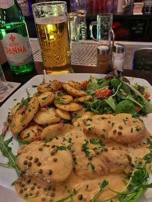 Luna Dinner & Lounge