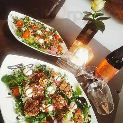 Luna Dinner & Lounge