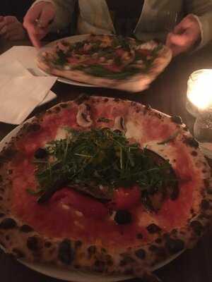 Brechts Pizza & Vino