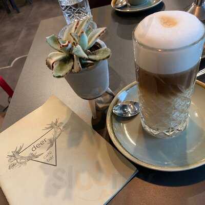 Café & Bar Deer