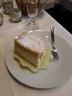 Cafe & Bistro Bolays