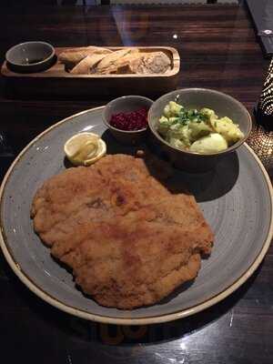 Cross Bar, Lounge, Cafe