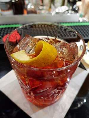 Cross Bar, Lounge, Cafe