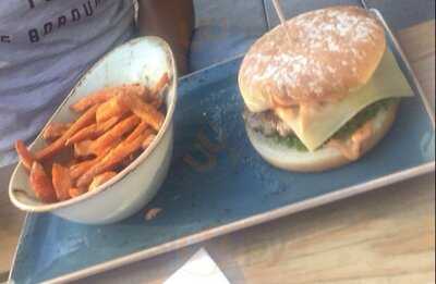 Hans Im GlÜck Burgergrill & Bar