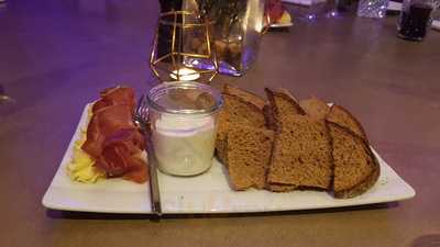 Konrad's Restaurant & Bar