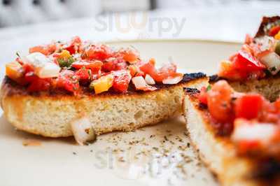 Café Und Restaurant Tomic