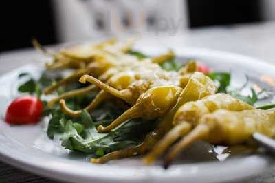 Café Und Restaurant Tomic