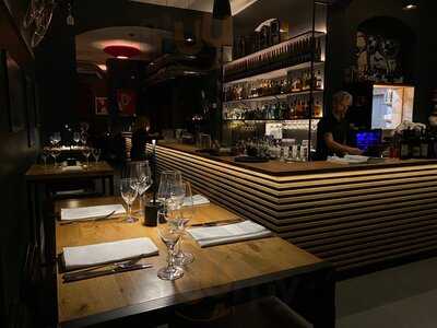 R10 Bar & Restaurant