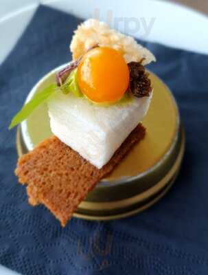 Konrad's Restaurant & Bar