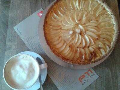 P11 Café Bar