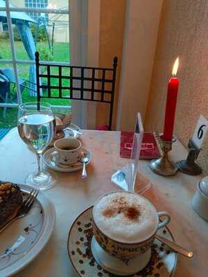 Café Und Konditorei Torten Tarras