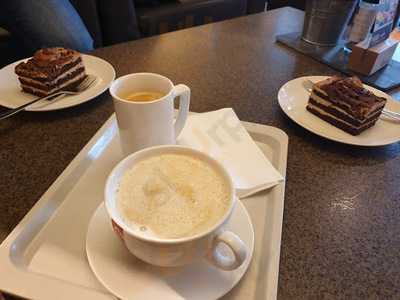 Dinea Restaurant & Café