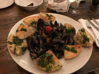 Reinhardt's Restaurant & Weinbar