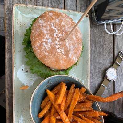 Hans Im GlÜck Burgergrill & Bar