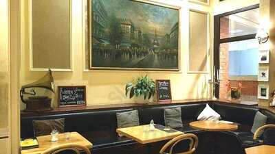 Cafe Bistro Petit Paris
