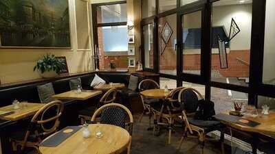 Cafe Bistro Petit Paris