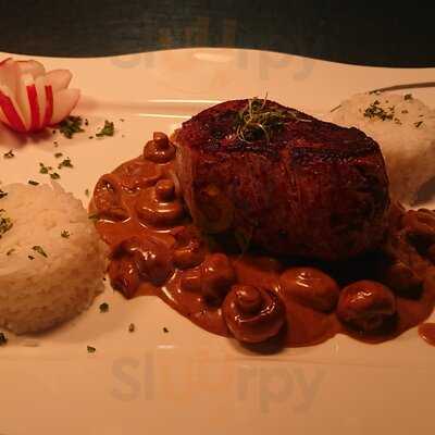 Dinner & Lounge Restaurant