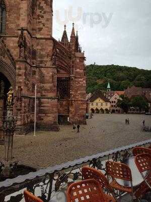 Eiscafe Lazzarin Am Munsterplatz