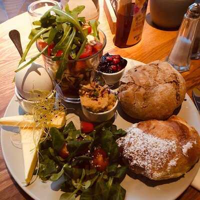 Fama - Café & Bücher