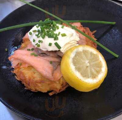 Oscar Wilde's Irish Pub & Café