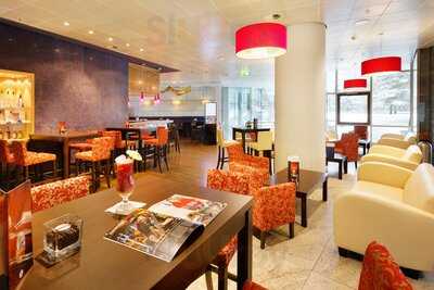 Blue Sky Bar & Lounge