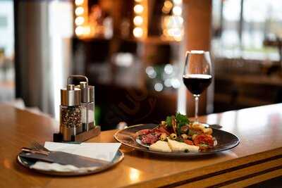 Blue Sky Bar & Lounge