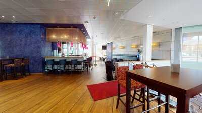 Blue Sky Bar & Lounge